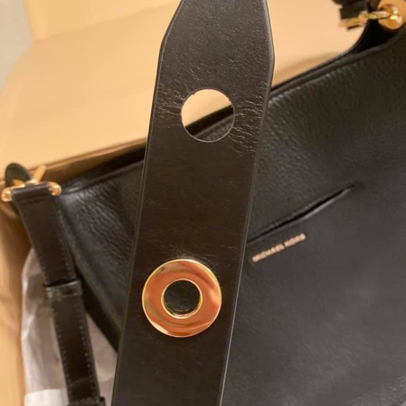 Michael Kors Purse - Never been used - Picture 5 of 10